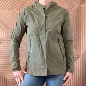 Mountain Hardwear Women’s Green Hooded Jacket/shell
